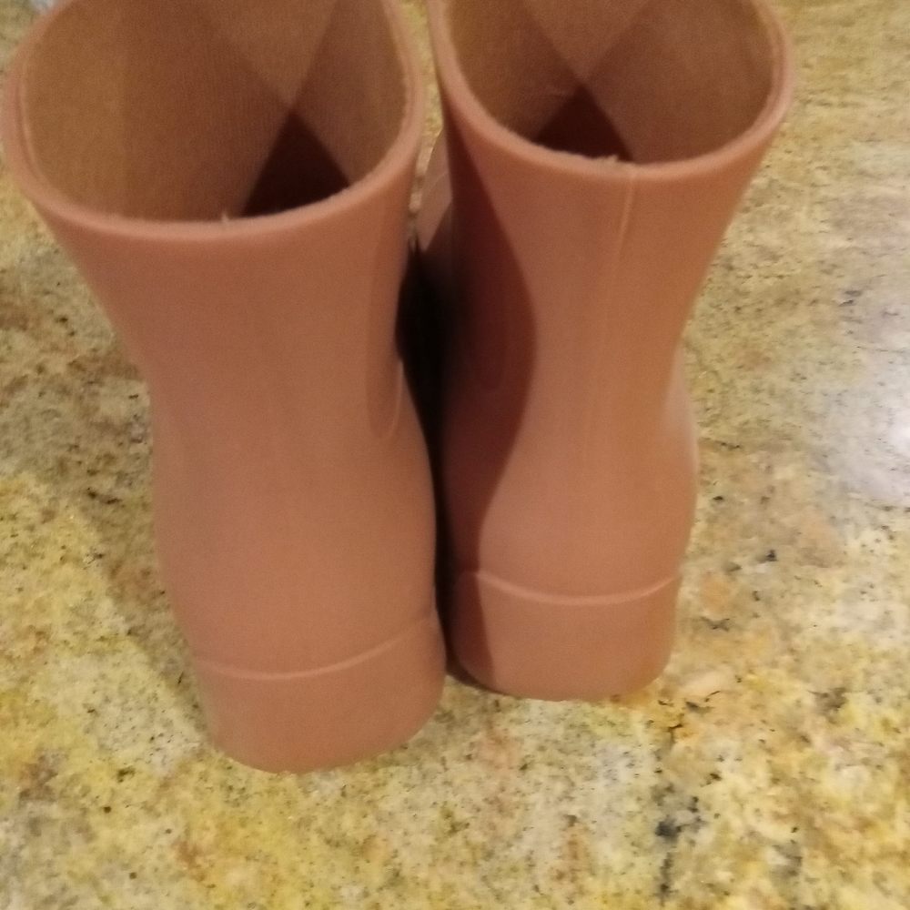 Boots - Picture 3 of 7